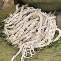 出售装化纤的白编织袋和硬壳袋，还有几百公斤丙纶绳子
